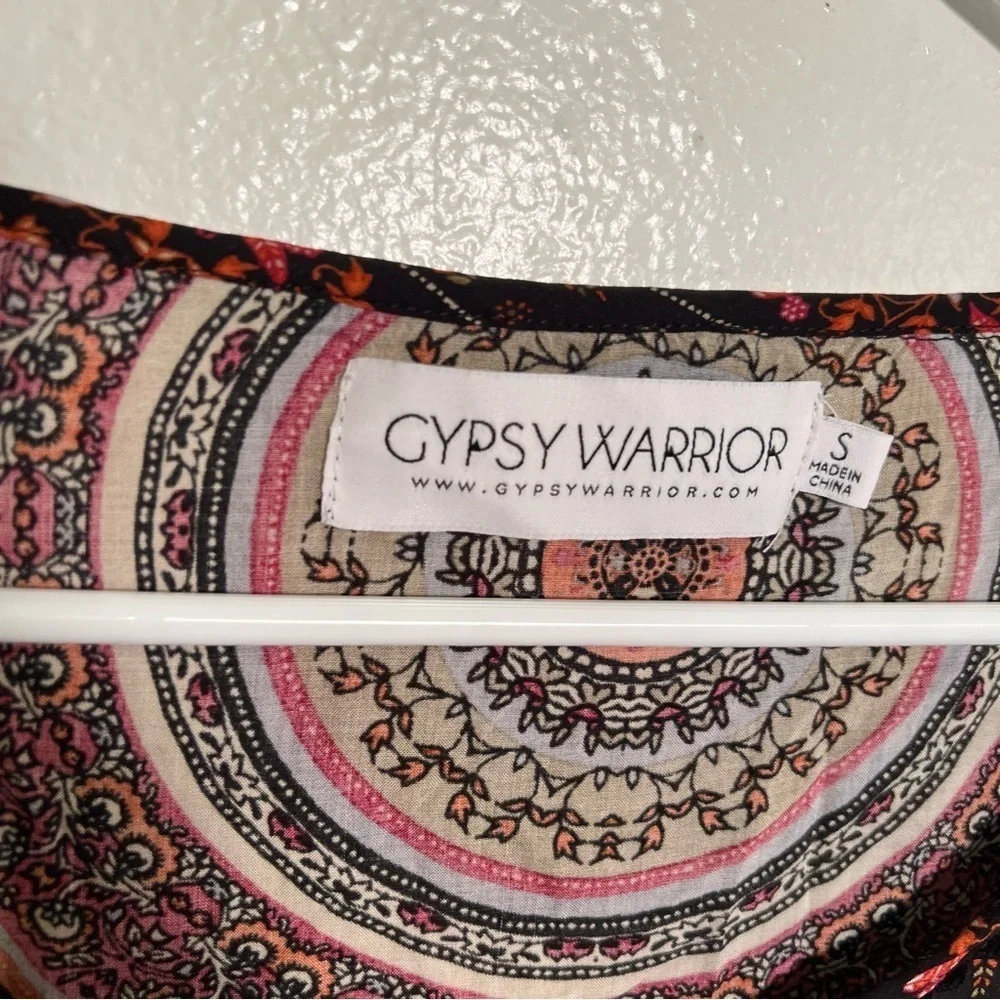 Gypsy Warrior Women's Size Small Crop Top Fringe Long Sleeve Mandala Print Black